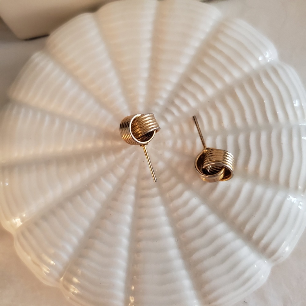 Earrings gold tone, Posts